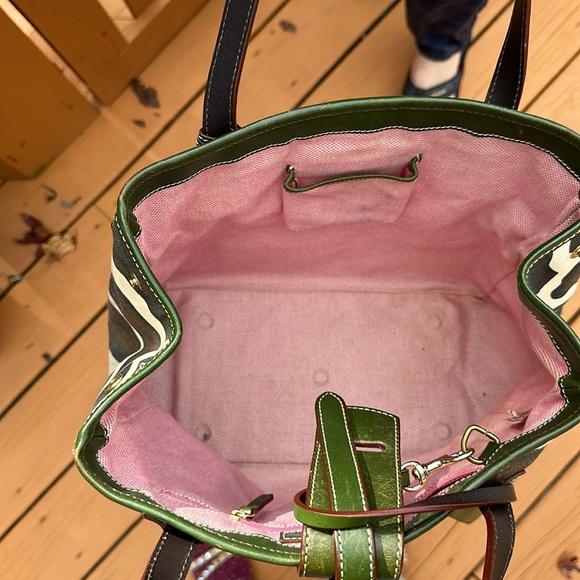 Dooney & Bourke Giraffe Canvas Shoulder Bag Purse Tote with Green Leather Trim - Picture 12 of 16